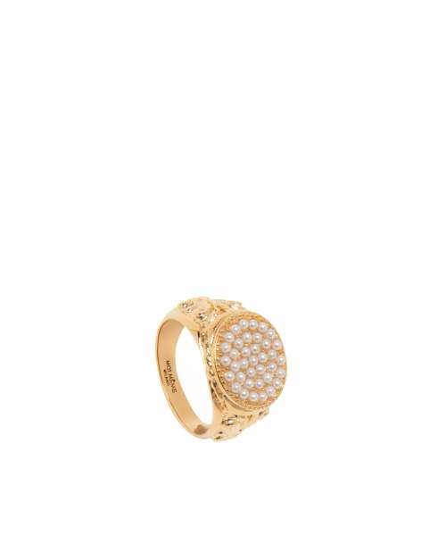 FLOWERED CHEVALIER RING WITH PEARLS. GOLD-TONE BRASS AND WHITE MICRO PEARLS